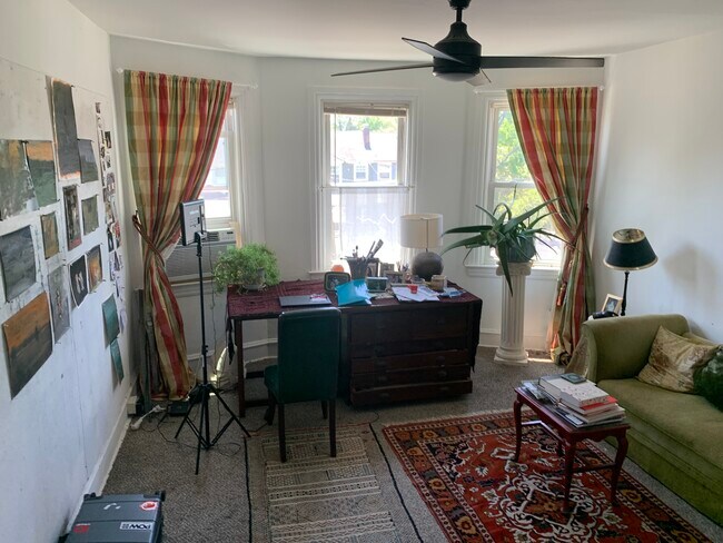 Sala de estar - 617 N Monroe St