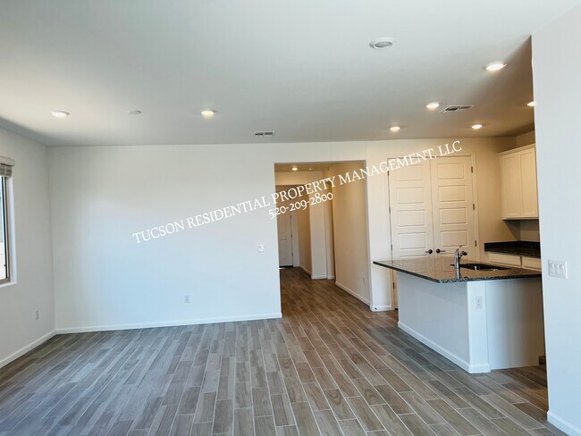 Building Photo - 13142 E Cembeline Ln