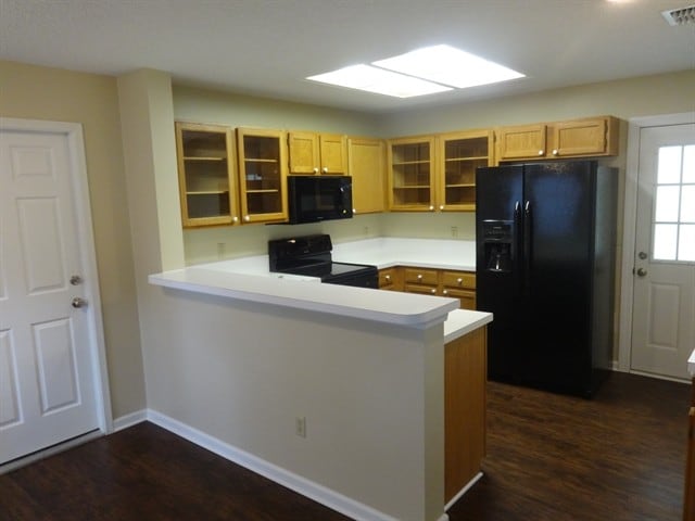 Building Photo - 325 Willow Green Dr