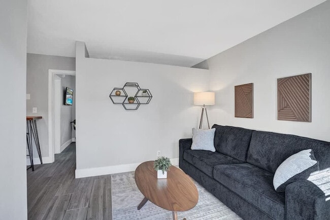 Building Photo - 50 Davie Blvd