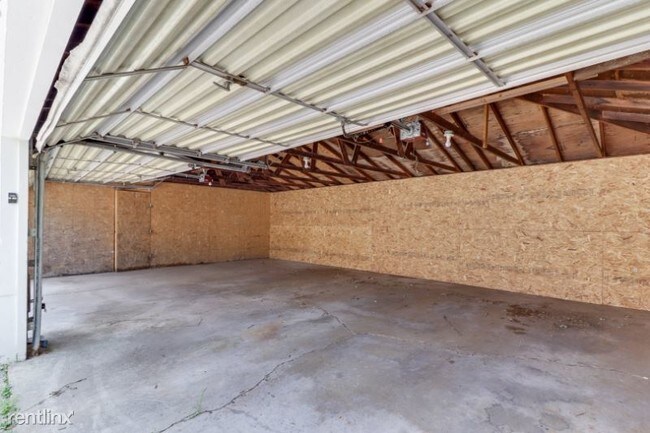 Building Photo - 505 E Cypress St