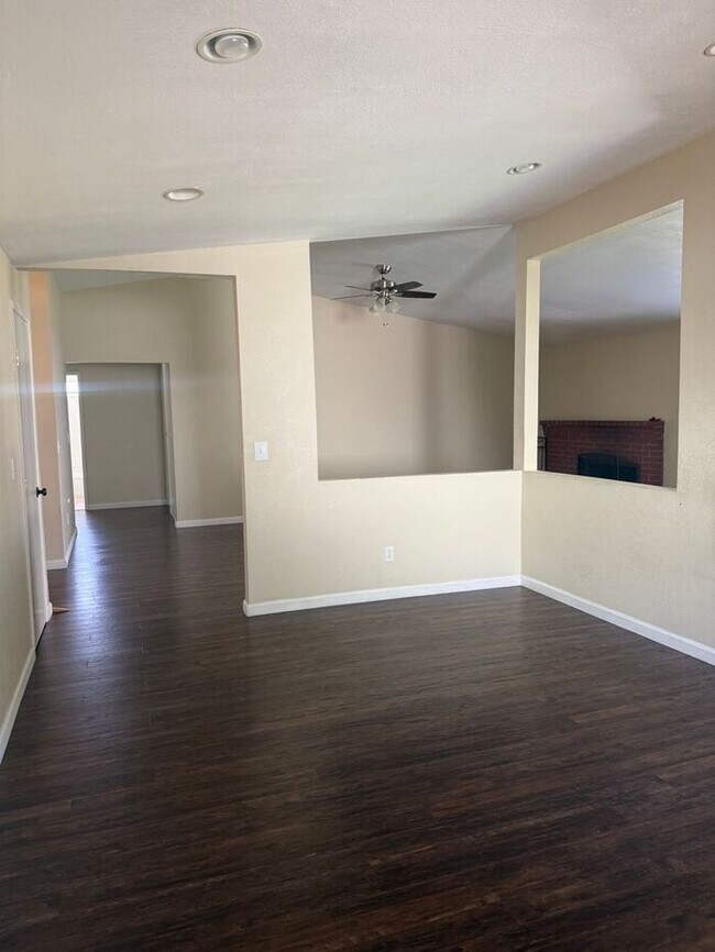 Foto del edificio - Spacious 3-Bedroom Home in Reno with a Large Backyard