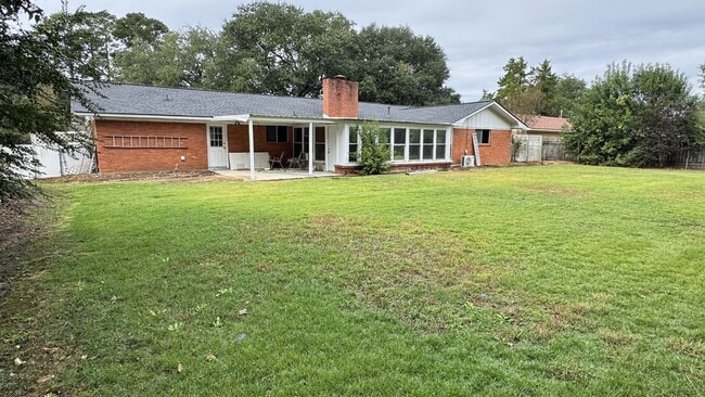 Building Photo - 402 Maridale Dr