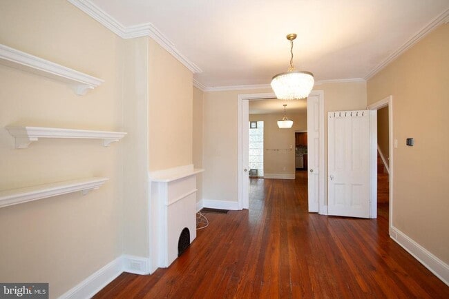 Building Photo - 2211 Bainbridge St