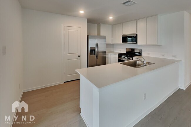 Foto del edificio - 708 Zuppino Ln