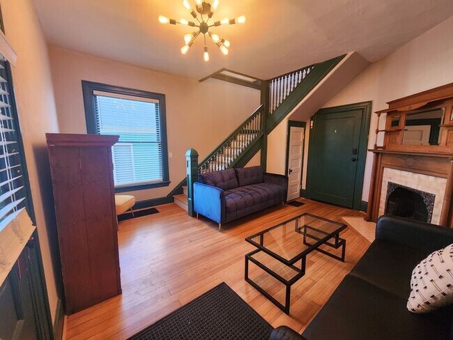 Foto del edificio - XL 1 bed 1 bath apartment downtown