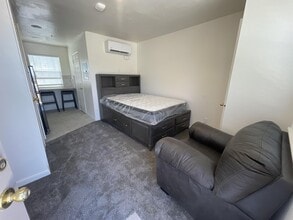 Building Photo - 1105 S State St