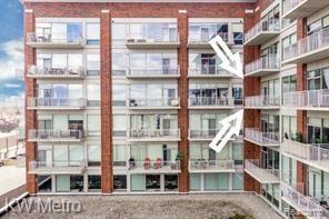 Foto del edificio - 350 N Main St