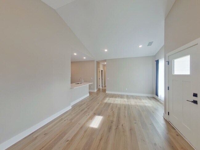 Foto del edificio - New 4-bedroom Wichita Townhome