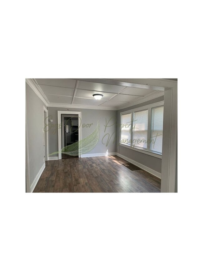 Building Photo - UPSTAIRS GETAWAY!!!