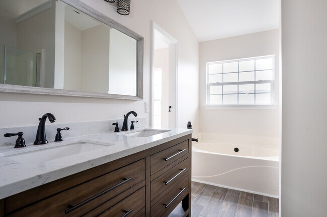 Foto del edificio - 6107 Margaret Ct