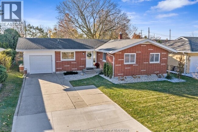 Building Photo - 8 Gladstone Ave