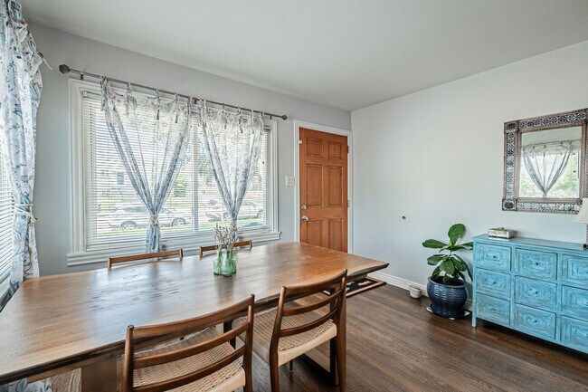 Building Photo - Barnum 3BD, 2BA Home with Fenced Back Yard...