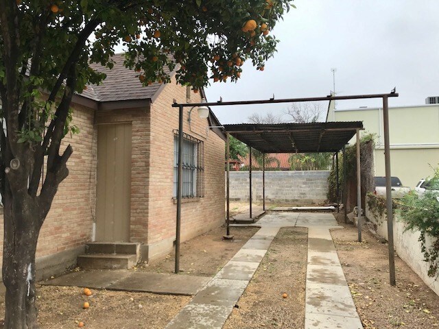 Foto del edificio - 1108 Laredo St
