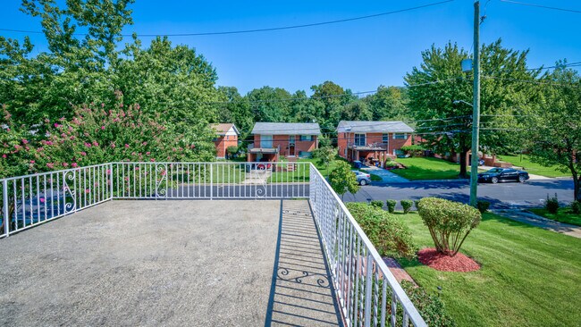 Building Photo - Pope Street