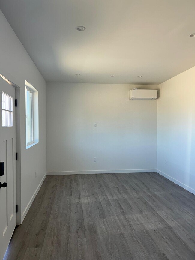 Foto del edificio - 9308 E Ave T 6