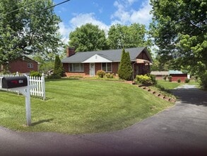 Building Photo - 604 Ridgeview Dr