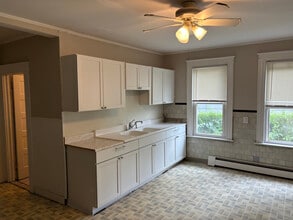 Building Photo - 528 Stanley St