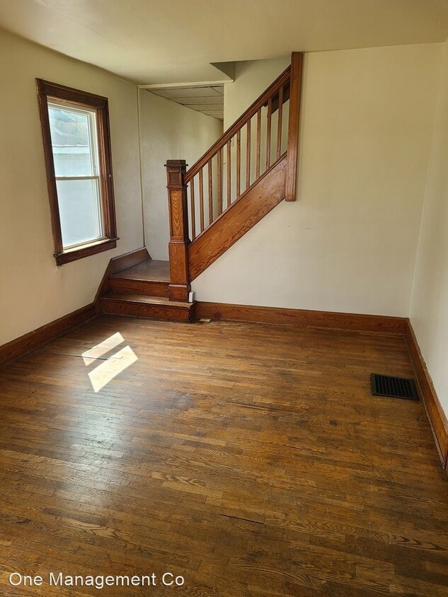 Primary Photo - 3 br, 1.5 bath House - 344 Massie Ave