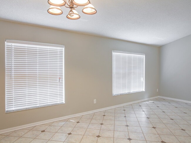 Building Photo - 13720 Meadowpark Ave