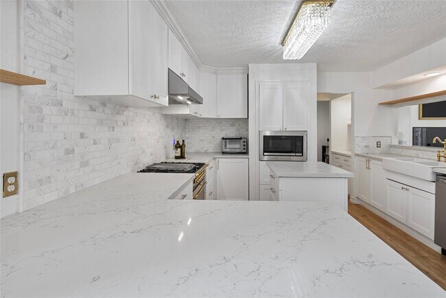 Foto del edificio - 8033 Oakwood Forest Dr