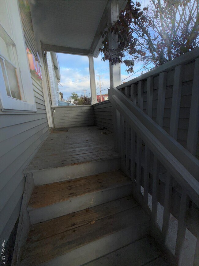 Foto del edificio - 54 Gifford Ave