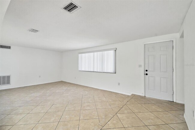 Foto del edificio - 3248 Rock Valley Dr