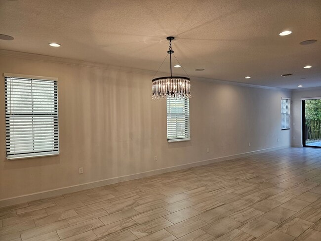 Building Photo - Luxury Executive Rental in Dr. Phillips