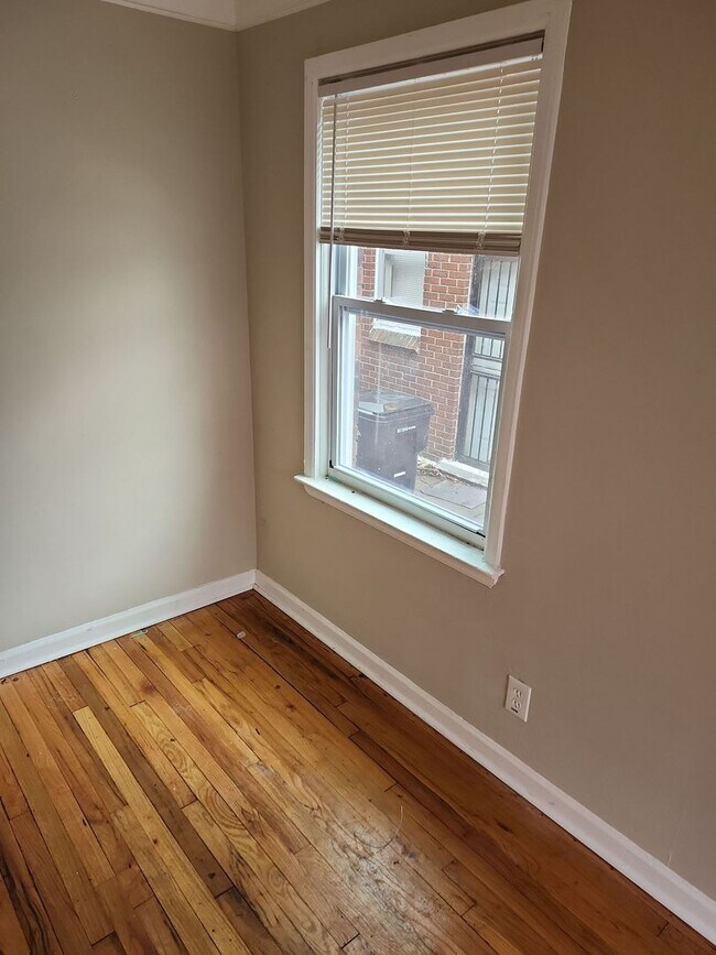Building Photo - Renovated 3-Bedroom Home - We Welcome Sect...