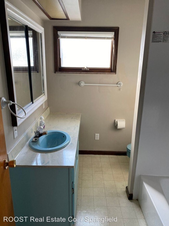 Building Photo - 2 br, 1 bath House - 305 N Broadmoor Blvd