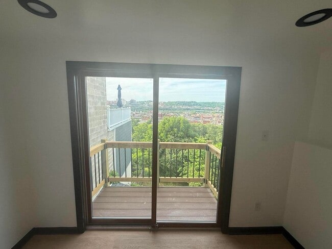 Building Photo - Newly Updated 2 Bedroom Home In the Southside!