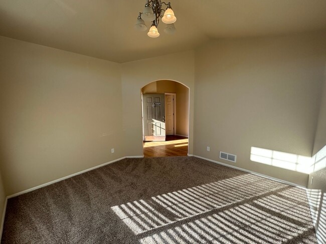Building Photo - 5 Bedroom, 4 Bath home in the Lorson Ranch...