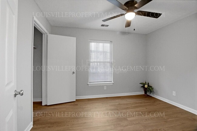 Foto del edificio - 645 Dr W. J. Hodge St