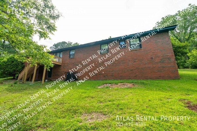 Building Photo - 4161 Pine St