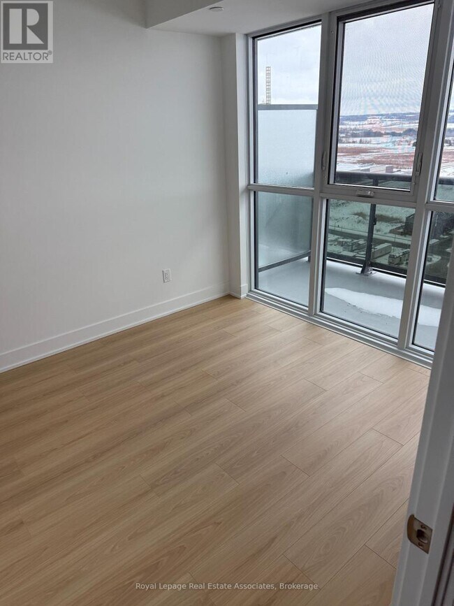 Photo du bâtiment - 2545 Simcoe St N
