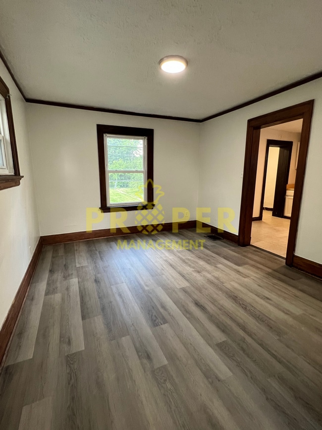 Building Photo - Nice 3 bedroom 1 bathroom house