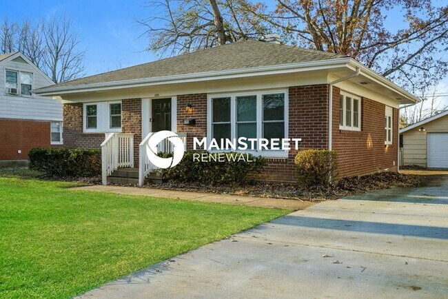 Foto del edificio - 2 Bedroom Pet-Friendly Home in Louisville, KY with Main Street Renewal