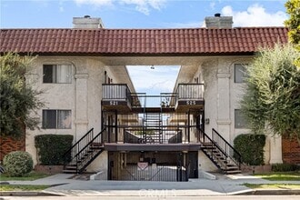 Building Photo - 525 Concord St