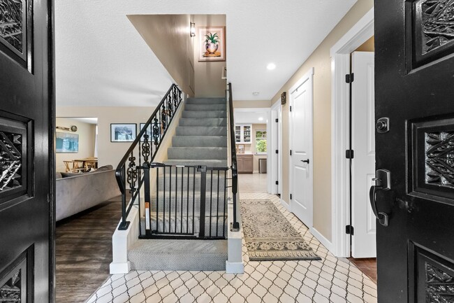 Building Photo - University Place 4 Bed/3 Bath