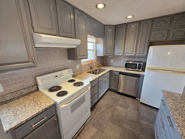 Foto del edificio - COZY 3BR/1.5BA HOME ON CUL-DE-SAC