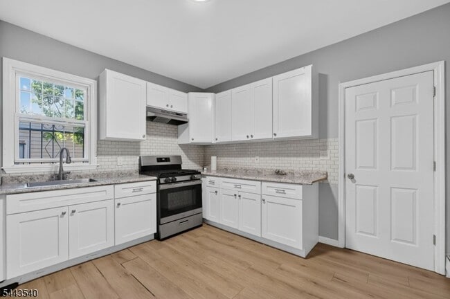 Building Photo - 437-439 7th Ave W