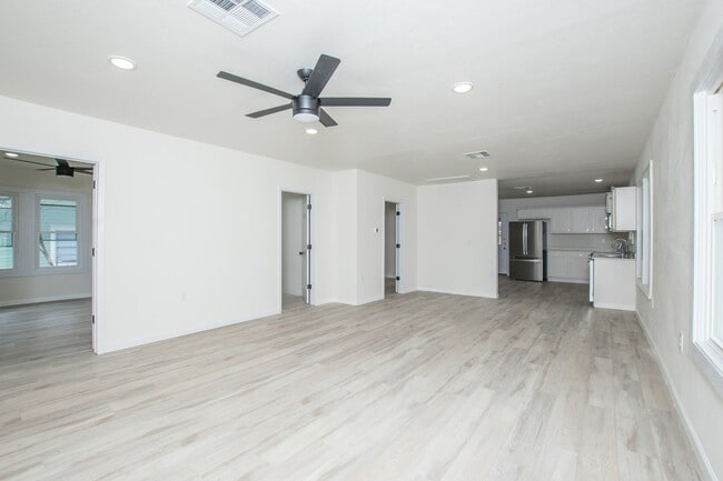 Building Photo - 135 East 13th Avenue
