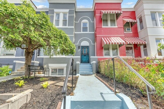 Foto del edificio - 3655 13th St NW