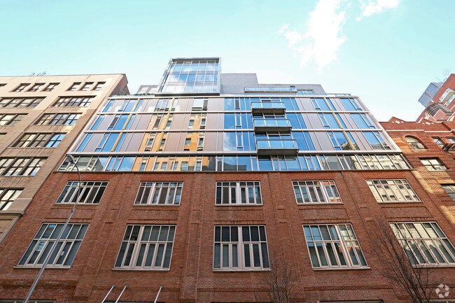 Building Photo - 246 W 17th St