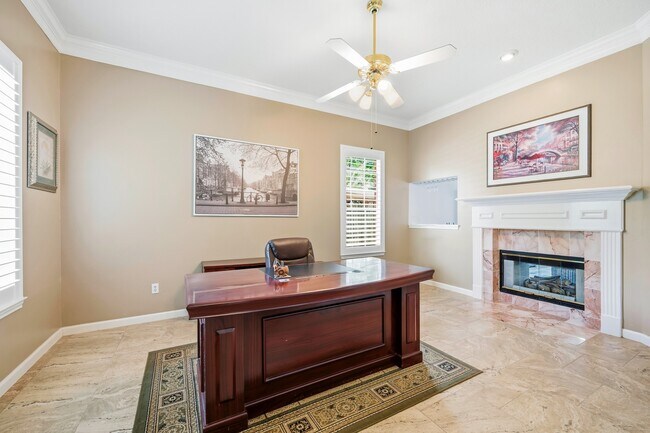 Foto del edificio - 531 W North Hill Dr