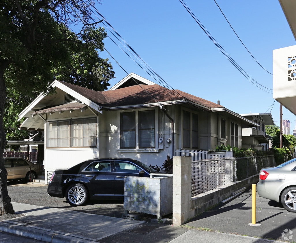 Building Photo - 822 Birch St