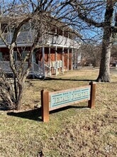 Building Photo - 944 N Storer Ave