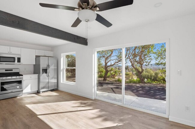 Building Photo - 3458 La Mirada Dr