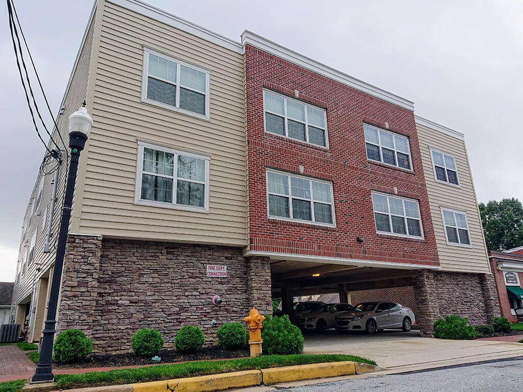 Primary Photo - Montrose Terrace Apartments