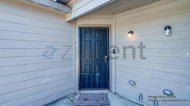 Foto del edificio - 9836 Lanewell St